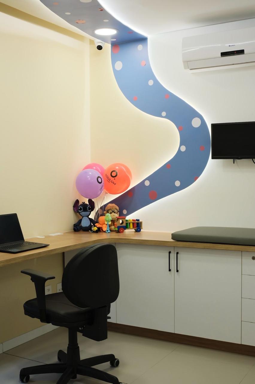 Consultório Kids com brinquedos e balões Oqulum